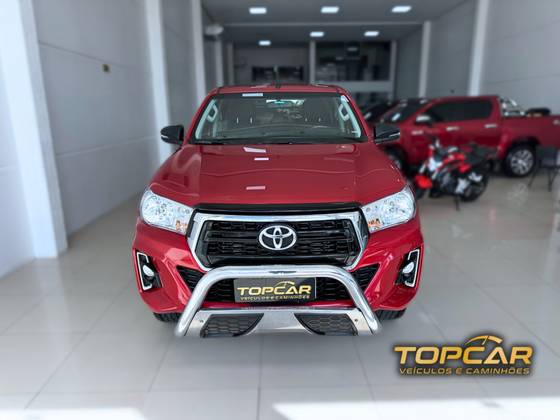 TOYOTA HILUX 2.8 SR 4X4 CD 16V DIESEL 4P AUTOMÁTICO TOYOTA HILUX 2.8 SR 4X4 CD 16V DIESEL 4P AUTOMÁTICO